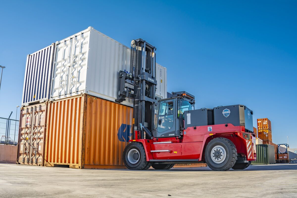 Ứng dụng của xe nâng hàng tại sân bay Ứng dụng của xe nâng hàng tại sân bay