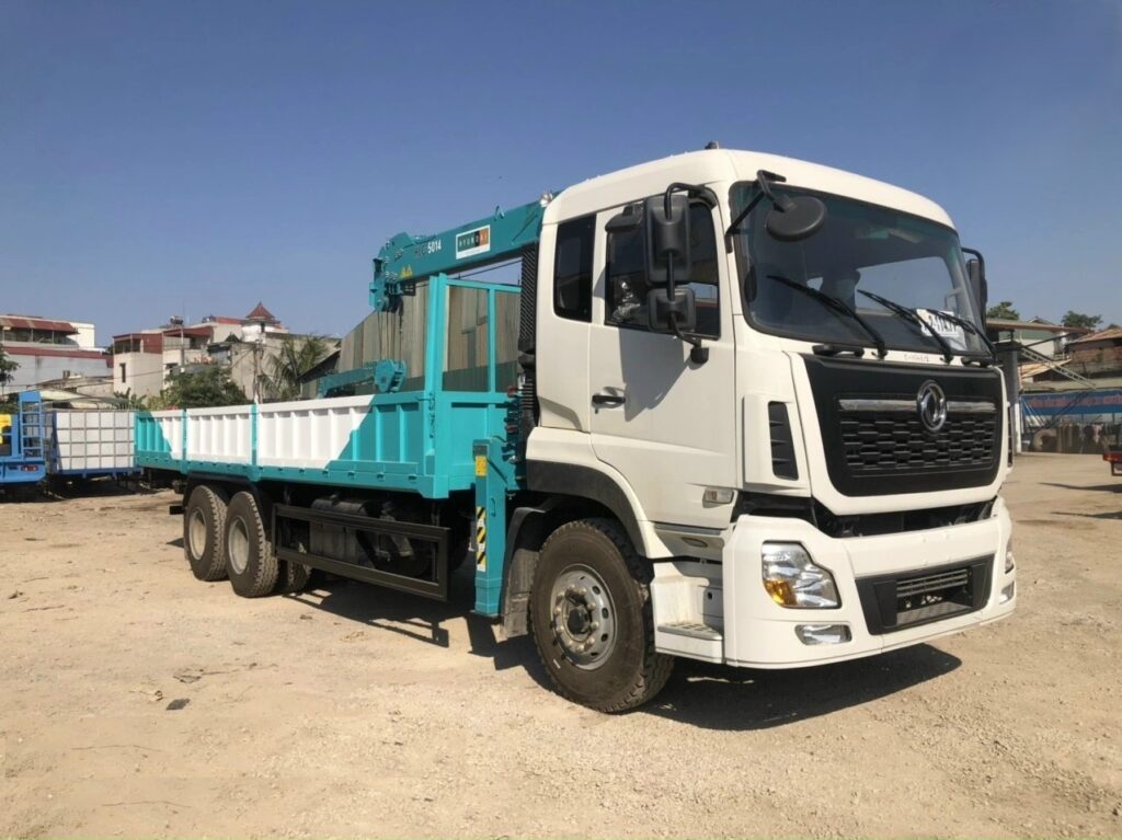 Xe tải Dongfeng 3 chân c260 gắn cẩu Hyundai 5 tấn Xe tải Dongfeng 3 chân c260 gắn cẩu Hyundai 5 tấn