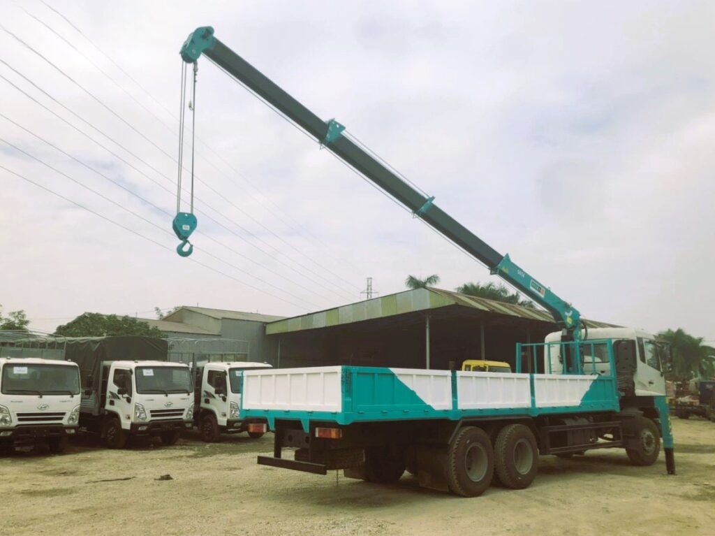 Xe tải Dongfeng 3 chân lắp cẩu Hyundai 5 tấn