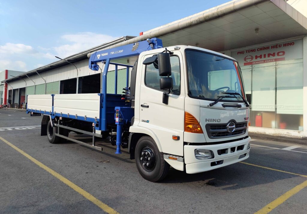 Xe tải hino FC gắn cẩu Tadano 3 tấn Xe tải hino FC gắn cẩu Tadano 3 tấn 4 đoạn