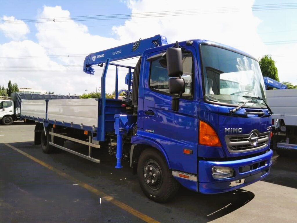 Xe tải hino FC gắn cẩu Tadano 3 tấn
