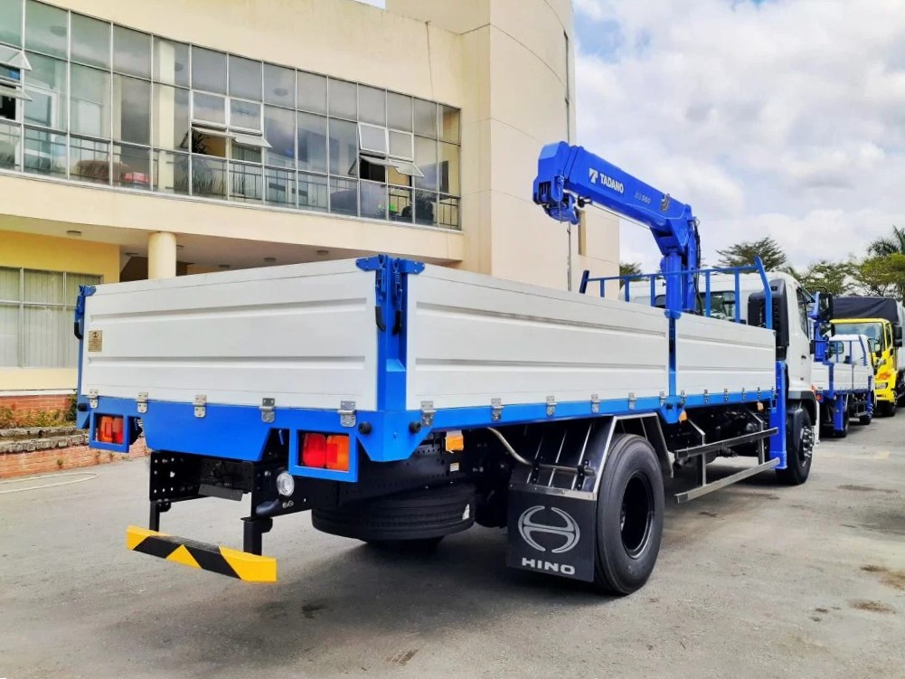 Xe tải Hino 8 tấn FG lắp cẩu Tadano 5 tấn TM-ZE550