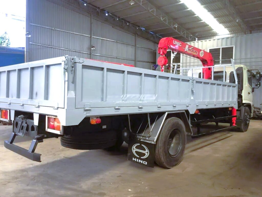 Xe tải hino FG gắn cẩu Unic 3 tấn