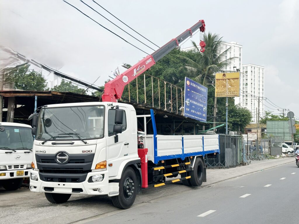 Xe tải Hino FG gắn cẩu Unic 5 tấn Xe tải Hino FG găn cẩu Unic 5 tấn