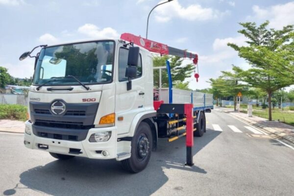 Xe tải Hino FG lắp cẩu Unic 5 tấn UR-V554