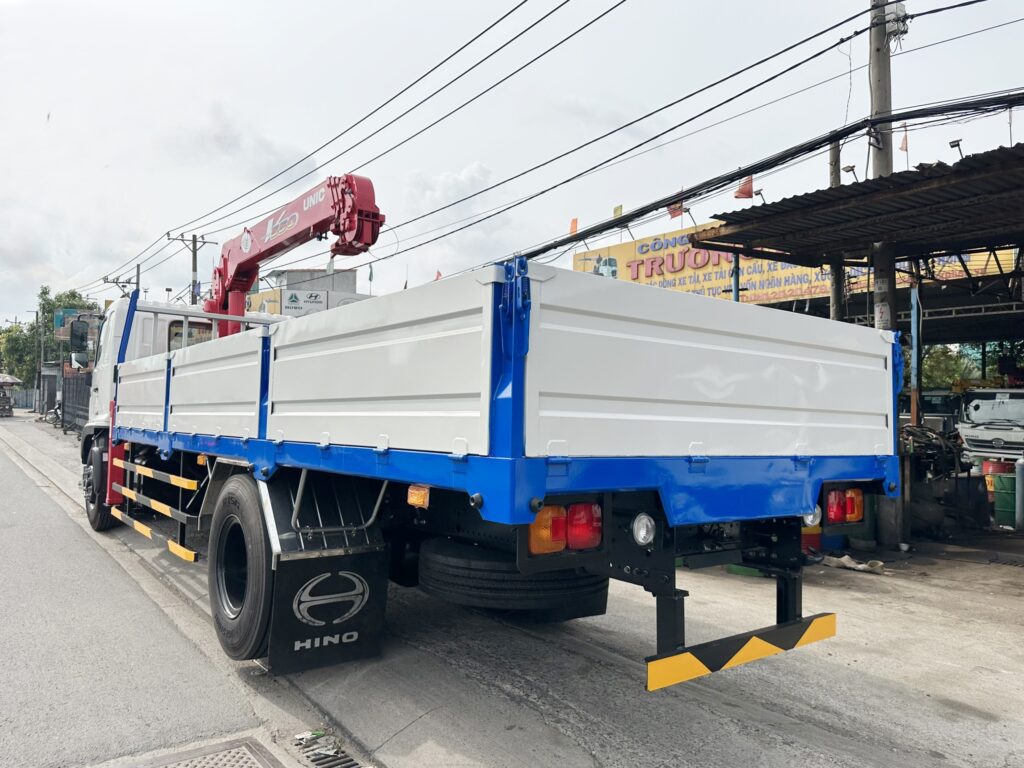 Xe tải Hino FG găn cẩu Unic 5 tấn