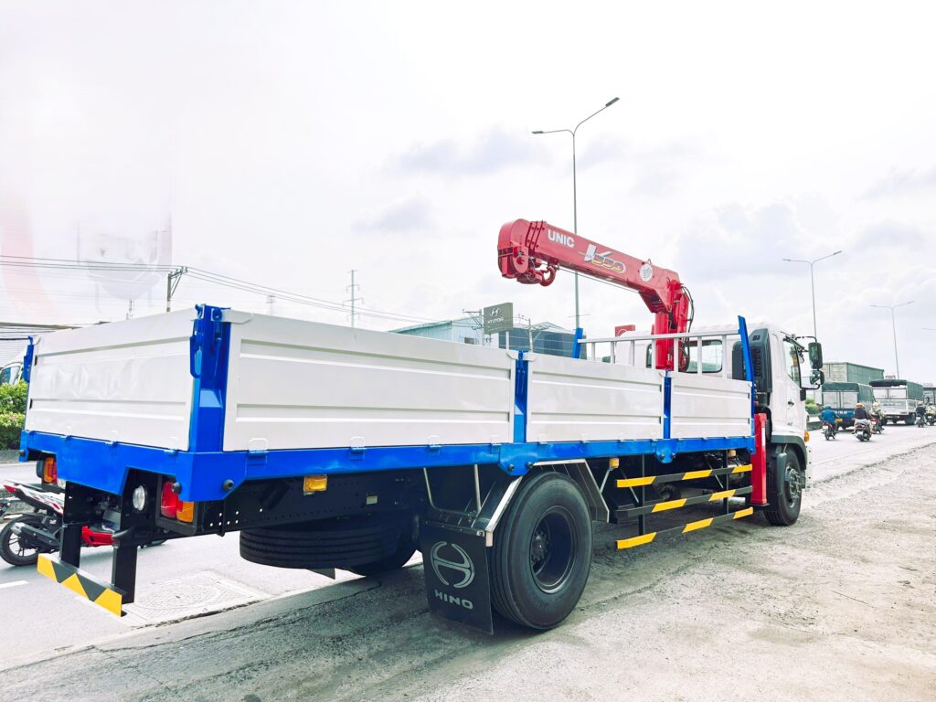 Xe tải Hino FG găn cẩu Unic 5 tấn