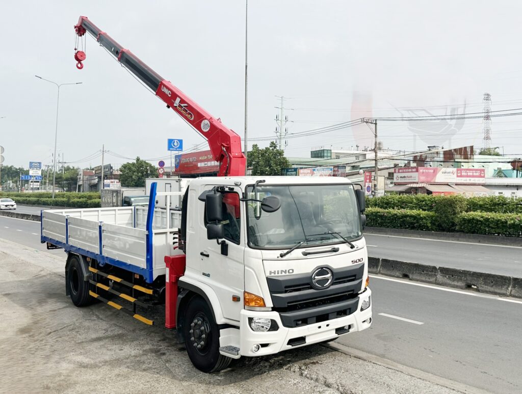 Xe tải Hino FG gắn cẩu Unic 5 tấn Xe tải Hino FG găn cẩu Unic 5 tấn