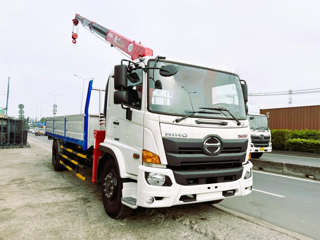 Xe tải Hino FG găn cẩu Unic 5 tấn
