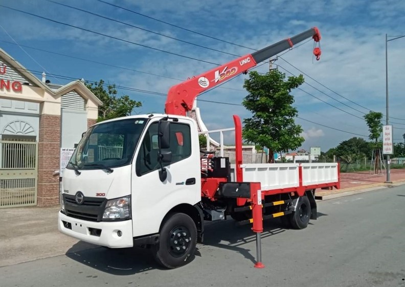 Xe tải hino xzu730 gắn cẩu unic 3 tấn Xe tải hino xzu730 gắn cẩu unic 3 tấn