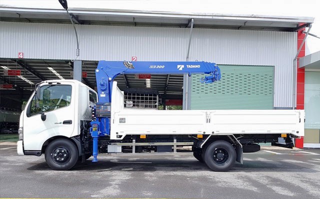 Xe tải Hino XZU720 gắn cẩu Tadano 3 tấn