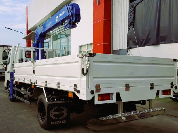 Xe tải Hino XZU720 gắn cẩu Tadano 3 tấn