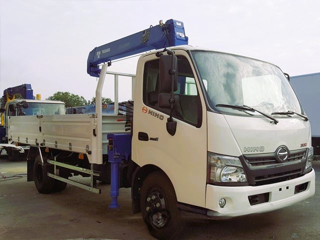 Xe tải Hino XZU720 gắn cẩu Tadano 3 tấn