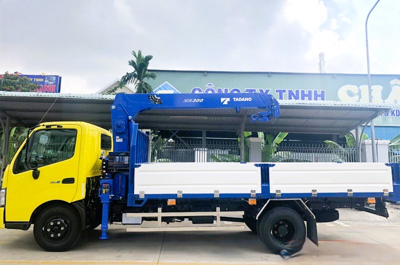 Xe tải Hino XZU720 gắn cẩu Tadano 3 tấn