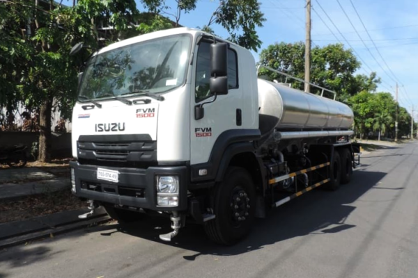 Xe ô tô phun nước tưới cây rửa đường 15 khối Isuzu FVM