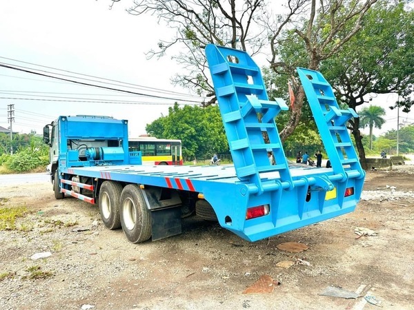 Xe nâng đầu chở máy công trình Chenglong 3 chân H5