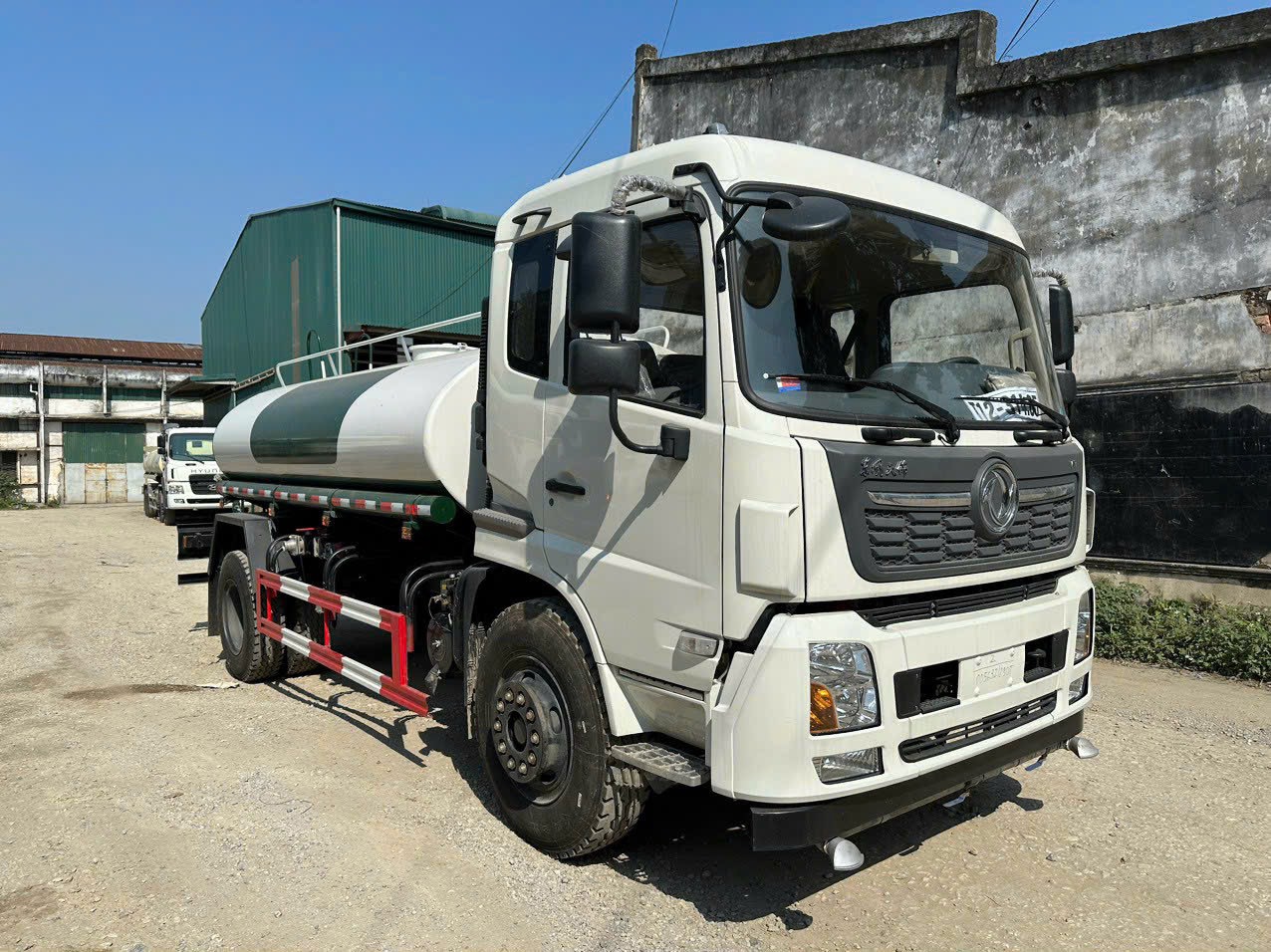 Xe bồn phun nước rửa đường tưới cây 9 khối Dongfeng