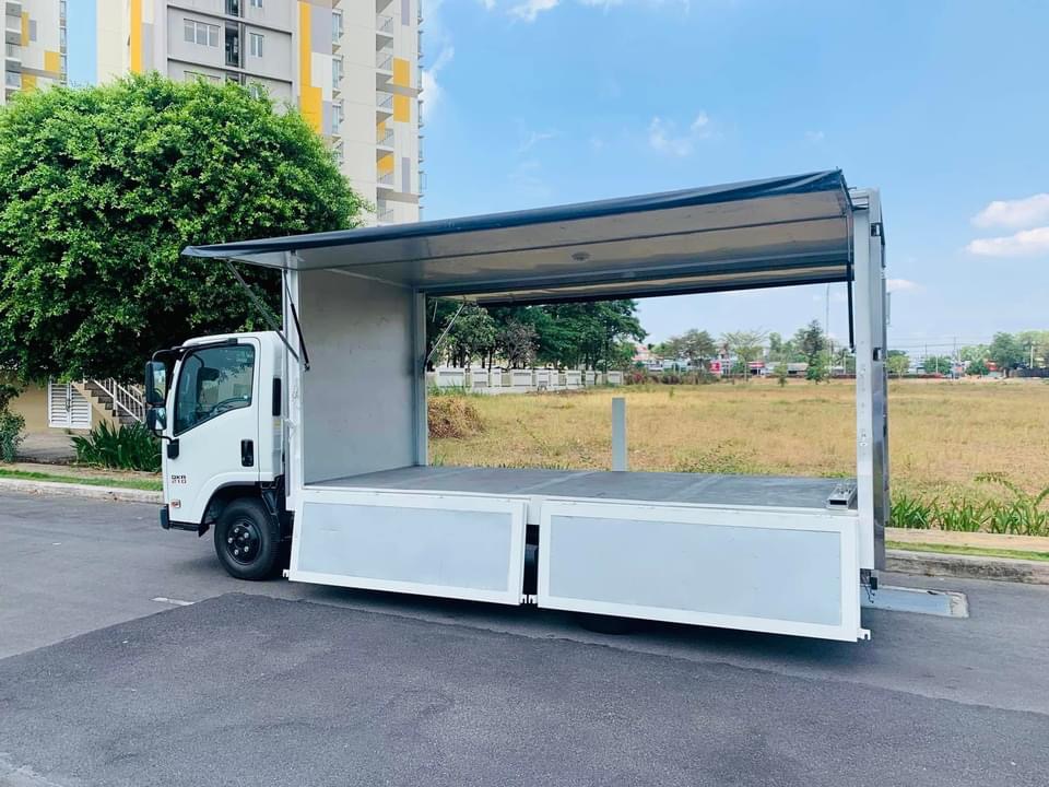 xe tải thùng kín cánh dơi 1,9 tấn Isuzu QKR210