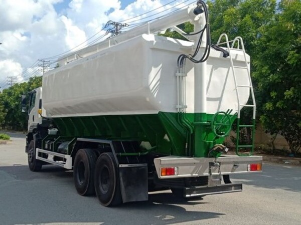 Xe bồn chở cám - chở thức ăn chăn nuôi 25 khối Isuzu FVM