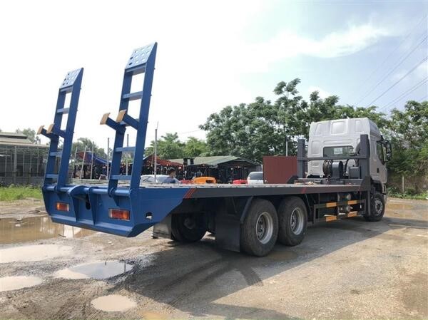 Xe nâng đầu chở máy công trình Chenglong 3 chân H5