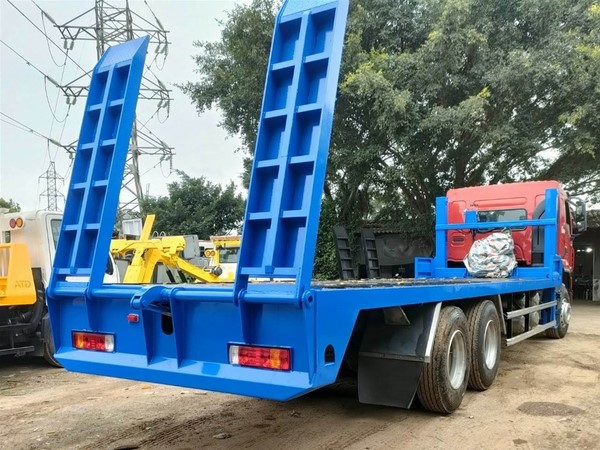 Xe nâng đầu chở máy công trình Chenglong 3 chân H5
