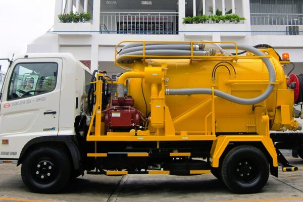 Xe thông cống hút bùn hút chất thải 5 khối Hino FC