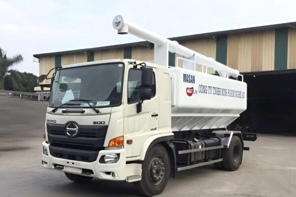 Xe bồn chở cám 14 khối Hino FG chở thức ăn chăn nuôi