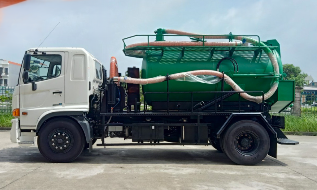 Xe thông cống hút bùn - hút chất thải - hút hầm cầu 8 khối Hino FG Xe thông cống hút bùn - hút chất thải -hút hầm cầu 8 khối Hino FG