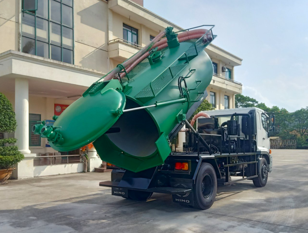 Xe thông cống hút bùn - hút chất thải - hút hầm cầu 8 khối Hino FG Xe thông cống hút bùn - hút chất thải -hút hầm cầu 8 khối Hino FG