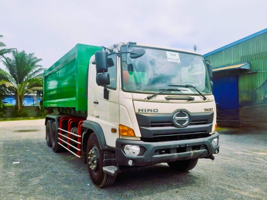 Xe chở rác thùng rời 20 khối Hino FM hooklift Xe chở rác thùng rời hooklift 20 khối Hino FM