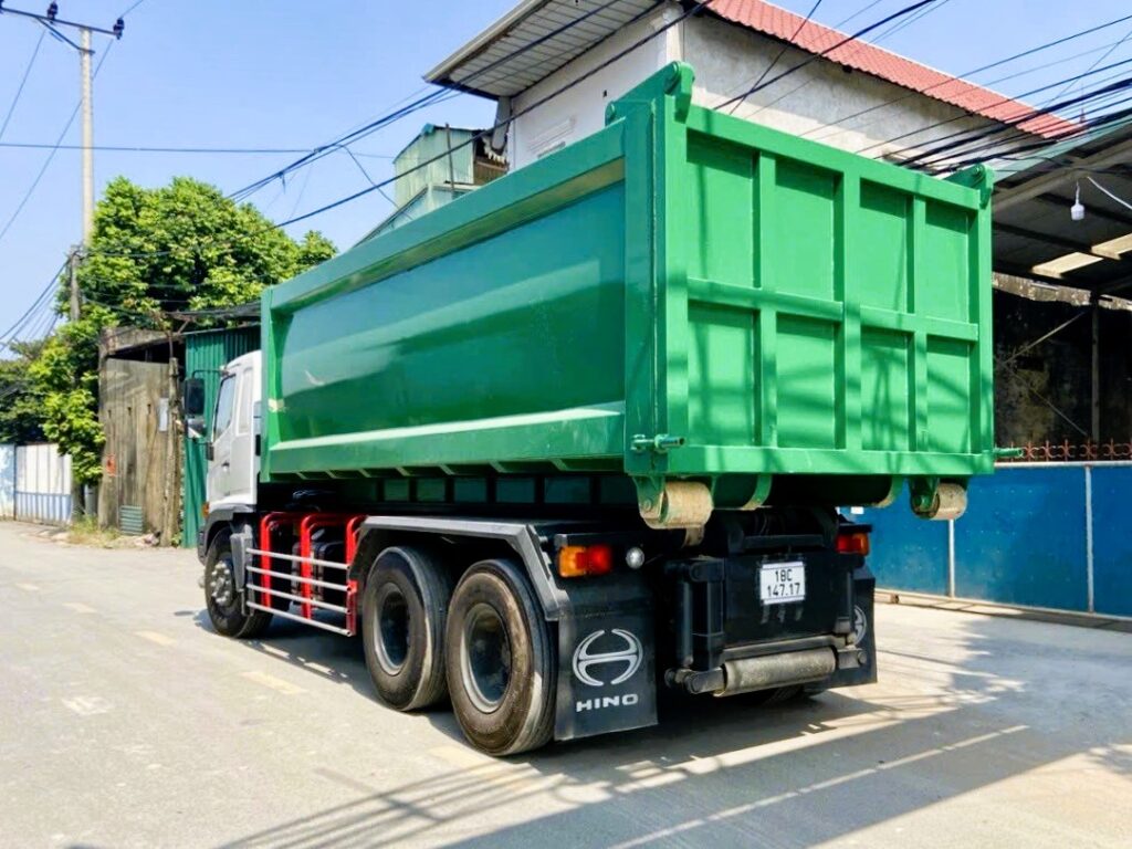 Xe chở rác thùng rời 20 khối Hino FM hooklift Xe chở rác thùng rời hooklift 20 khối Hino FM
