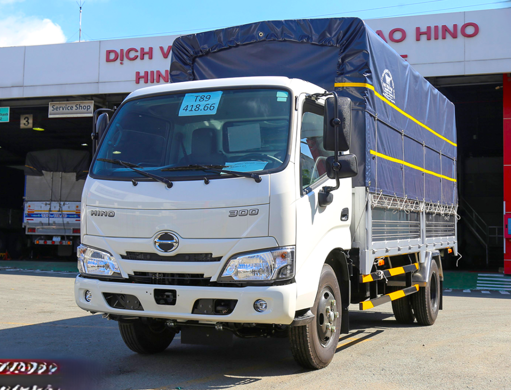 Xe tải Hino 1.9 tấn XZU650 thùng mui bạt Xe tải Hino 1.9 tấn thùng mui bạt dài 4.5m