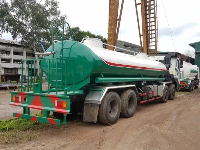 Xe bồn phun nước rửa đường 17 khối HD320 Xe bồn xi téc phun nước rửa đường tưới cây 17 khối Hyundai HD320