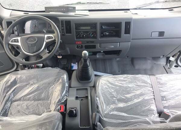 Xe tải JAC 8 tấn N800 thùng dài 7.6m