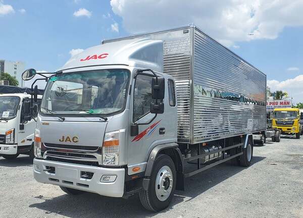 Xe tải JAC 8 tấn N800 thùng kín dài 7.6m