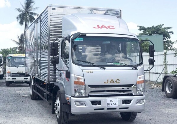 Xe tải JAC 8 tấn N800 thùng kín dài 7.6m