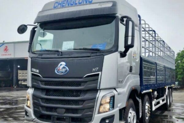 Xe tải Chenglong 4 chân H7 thùng mui bạt 18 tấn