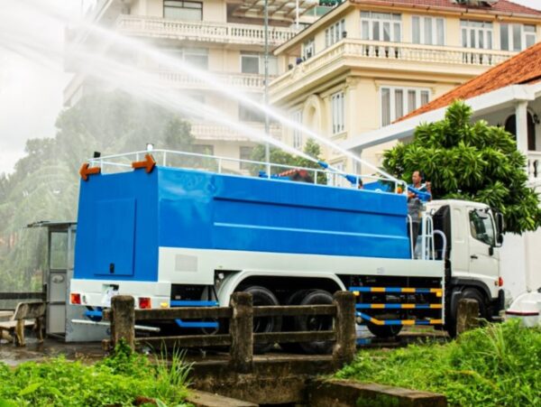 Xe bồn xi téc chở phun nước rửa đường tưới cây 14 khối Hino FM 14m3