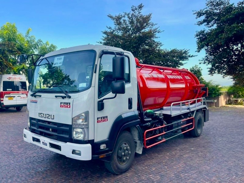 Xe hút chất thải 6 khối Isuzu frr thông cống áp lực 6m3 Xe hút chất thải 6 khối Isuzu FRR thông cống áp lực cao 6m3