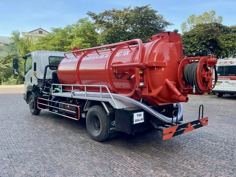 Xe hút chất thải 6 khối Isuzu frr thông cống áp lực 6m3 Xe hút chất thải 6 khối Isuzu FRR thông cống áp lực cao 6m3