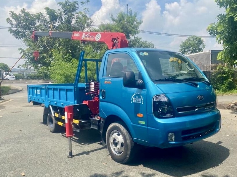 Xe Kia K250 gắn cẩu Unic V230