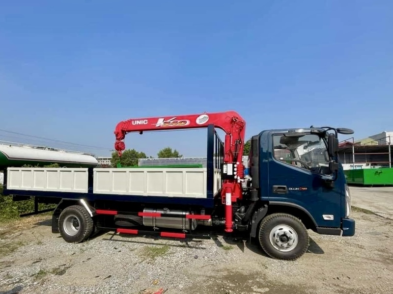 Xe tải Thaco Ollin gắn cẩu Unic 3 tấn