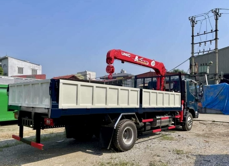 Xe tải Thaco Ollin gắn cẩu Unic 3 tấn