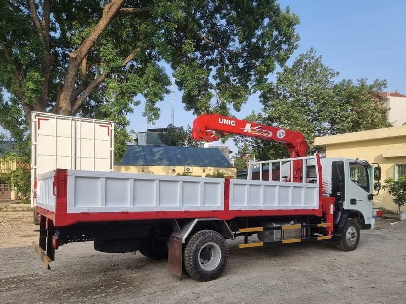 Xe tải Thaco Ollin lắp cẩu Unic 3 tấn