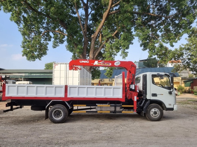 Xe tải Thaco Ollin lắp cẩu Unic 3 tấn