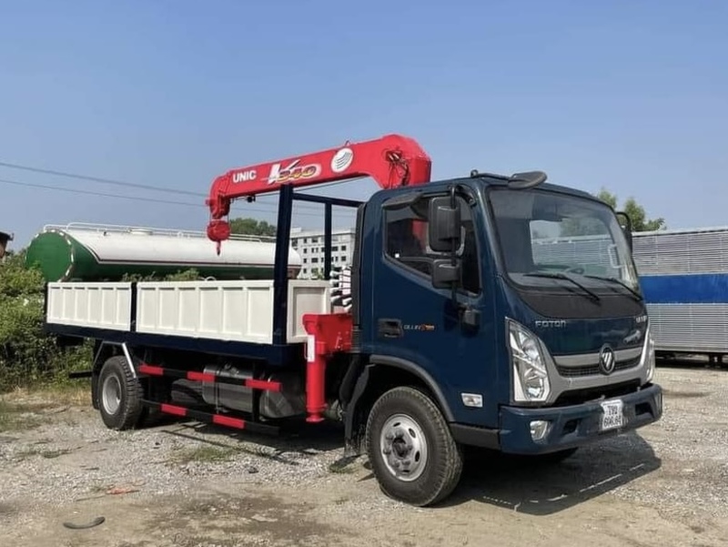 Xe tải Thaco Ollin gắn cẩu Unic 3 tấn 4 đoạn V344