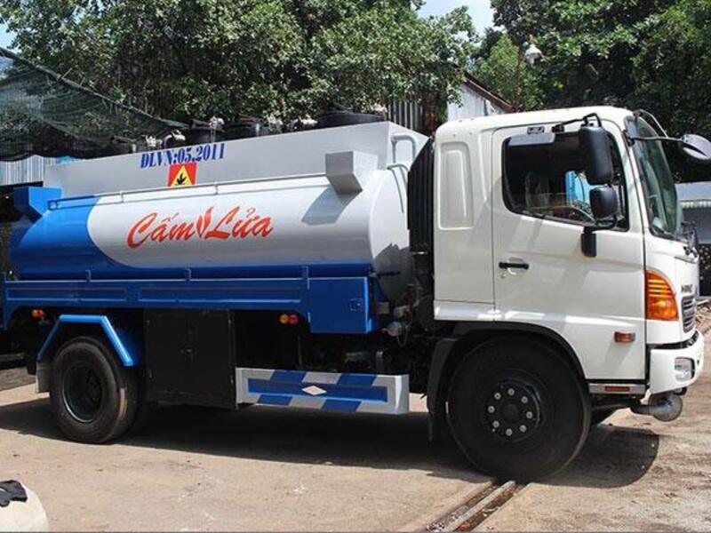 Xe bồn chở xăng dầu 8 khối Hino FC xi tec 8m3