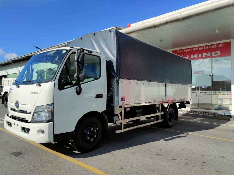 Xe tải Hino 3.5 tấn thùng mui bạt
