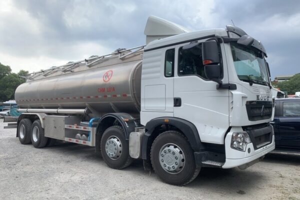 Xe bồn chở xăng dầu 23 khối Howo Sinotruk xi tec 23m3
