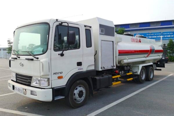 Xe bồn chở xăng dầu 13 khối Hyundai HD240 xi tec 13m3